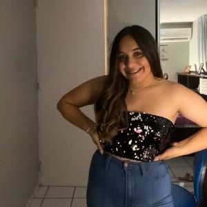 Meet your Posher, Laura valeria